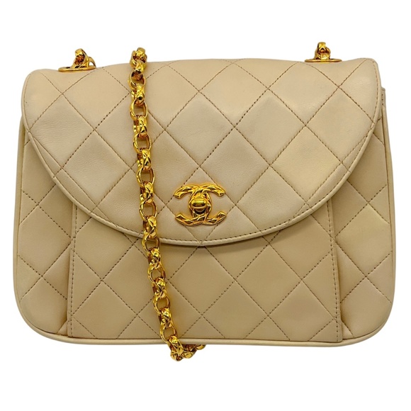 CHANEL VINTAGE BEIGE / GOLD HARDWARE QUILTED LEATHER CHAIN STRAP FLAP BAG - Picture 1 of 16